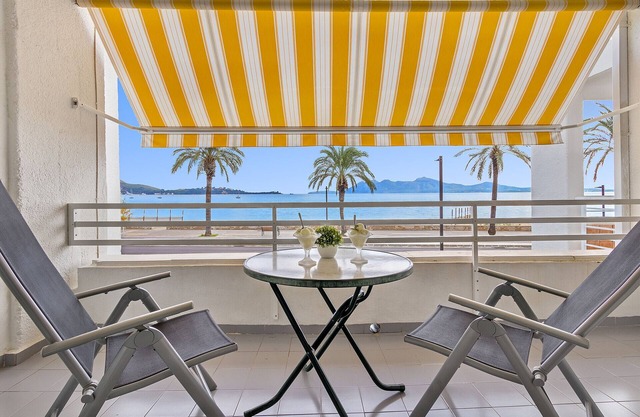 Beachfront apartment in Puerto de Pollensa