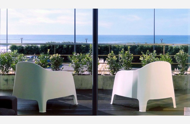 Beachfront Apartment - Excellent balcony facing the ocean