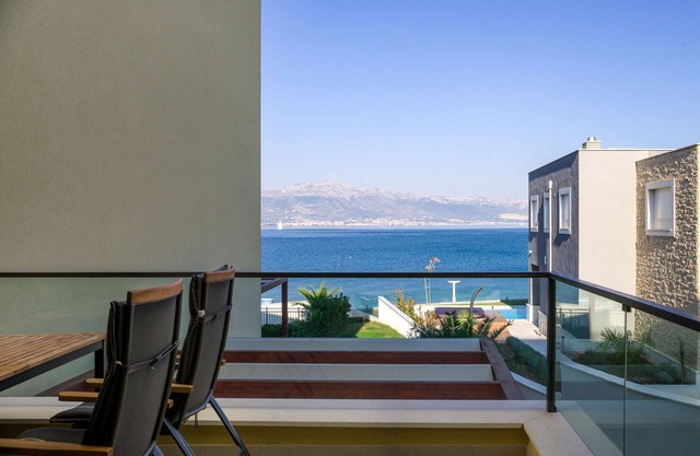 Beachfront Apartment Lemonade VIII