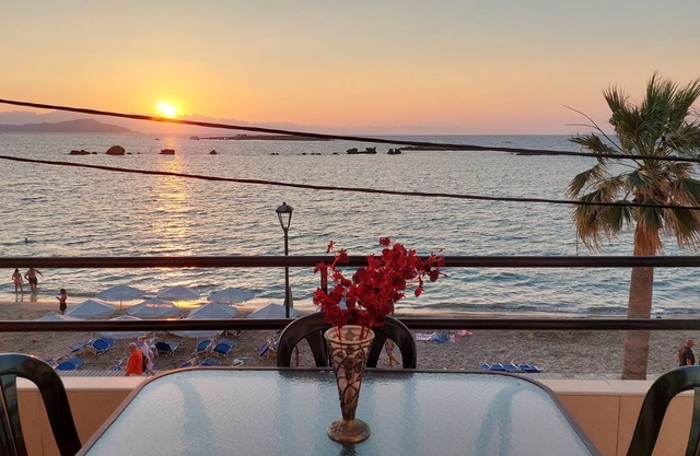 Βeachfront Apartment, next to Chania Center & Old Harbor!
