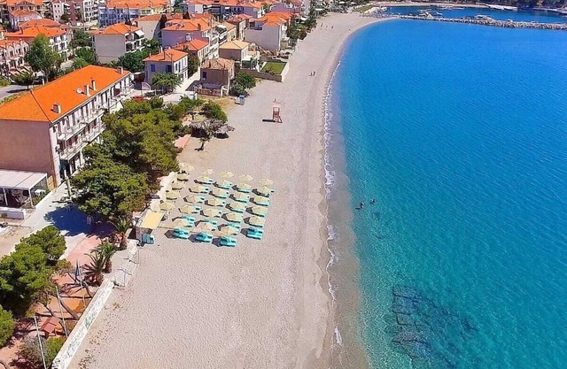 Beachfront Astros Villa - Dukes Seaside Escape