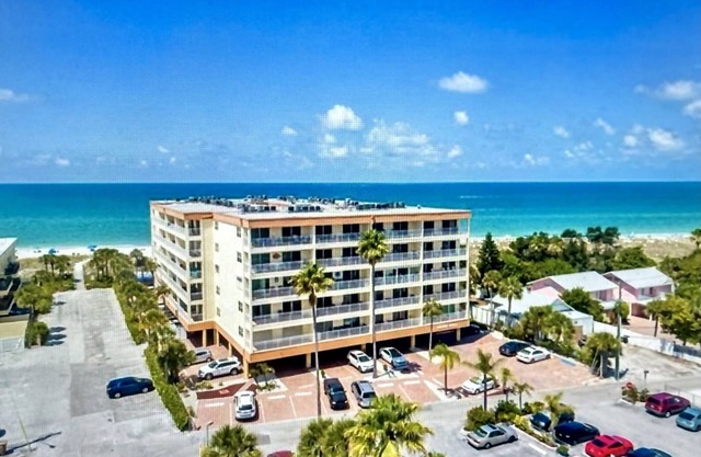 Beachfront Bliss - King Bed - Heated Pool - Steps to John’s Pass & Dining!