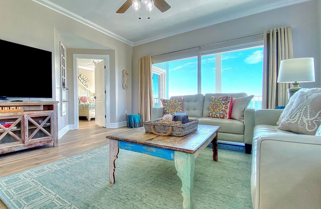 Beachfront condo with WiFi, EV chargers, AC - one dog welcome