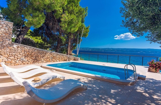 Beachfront Casa Ahoi with 2 bedrooms, heated pool, Villa with amazing sea views