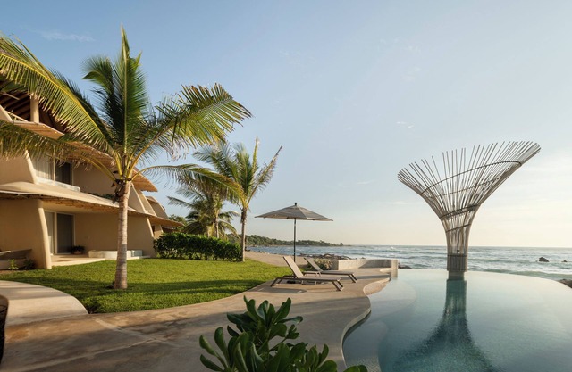 Beachfront Condo Los Panchos in Playa la Saladita/Coco 301