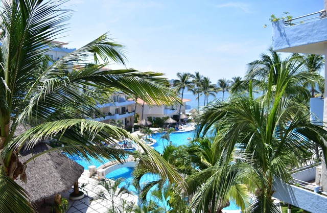 BEACHFRONT CONDO PARADISE IN MANZANILLO