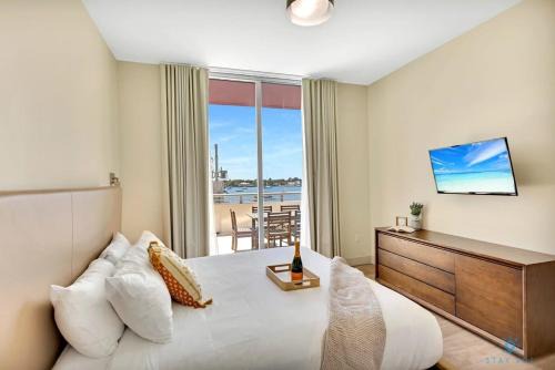 Beachfront Condo-ROOFTO POOL- 2 BEDROOMS 2 BR !