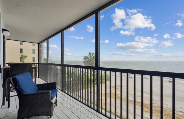 Beachfront Condo with Pool and Views of the Gulf