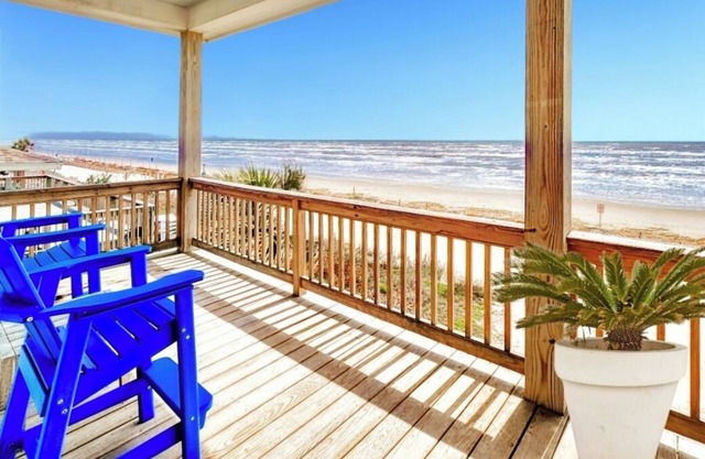 BEACHFRONT Dream House, Million Dollar Views, Fireplace, Gas Grill Sonos Sound