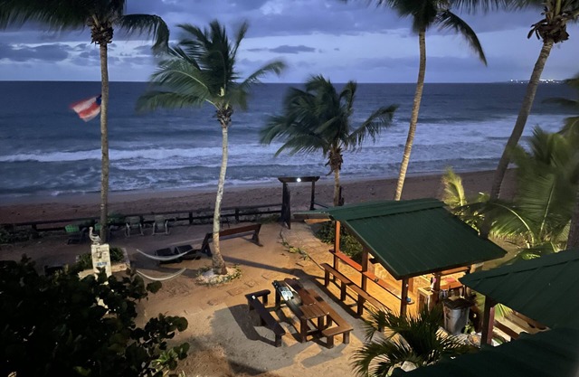 BEACHFRONT Estate-2bdrm APTS, Center of Sandy Beach, Weddings, Reunions, Groups