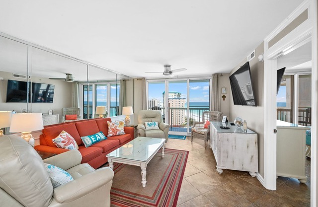 Beachfront,EV Charger,Pickle Ball,3 pools,Tiki Bar,New Fitness Center