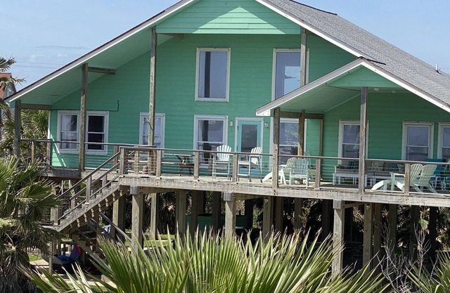 BEACHFRONT FAMILY HOME. PRIVATE DUNEWALK.nLONG-TERM WINTER RENTALS - DISCOUNTS.