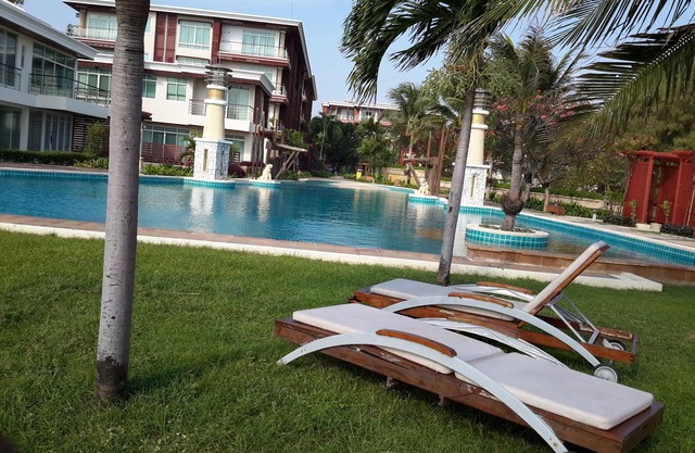 Beachfront Family Penthouse Seaside Hua Hin (41/144 C32, 136 Sqm)