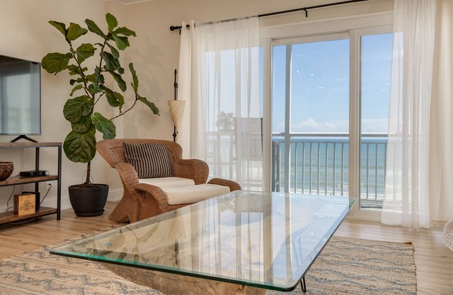 Beachfront Getaway - Amazing Views!