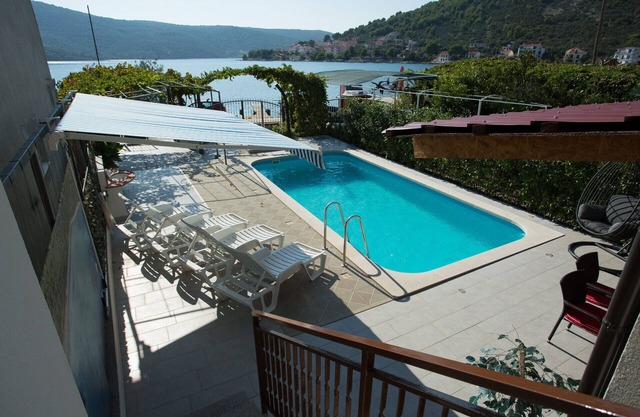 Beachfront Holiday Home with pool MaMi