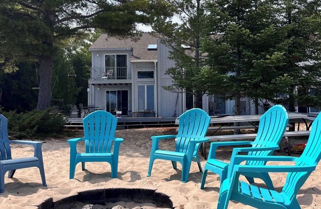 Beachfront Home on Lake Huron, clean sandy beach. Fall for the changing colors!