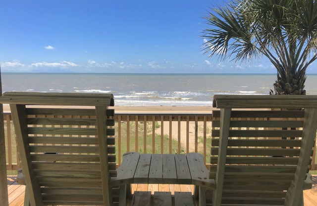 Beachfront Home! Steps from the Gulf of America! Quiet end of the peninsula!