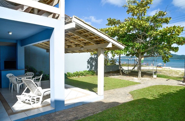 Beachfront house in Zimbros Bombinhas SC families