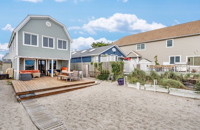 Beachfront house on Long Island Sound