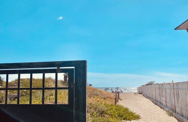 Beachfront house with direct beach access I