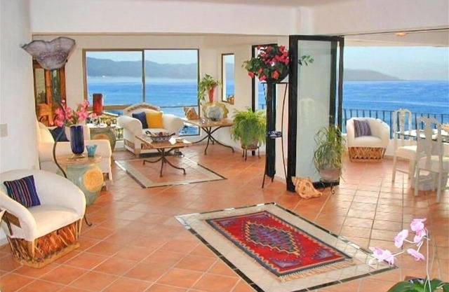 !BEACHFRONT IN THE CITY CENTER! SPECIAL! SUMMERTIME SPECIAL - ONLY 195/NT!