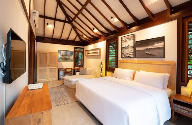 Beachfront Luxury Hotel Boutique with Pool - C2