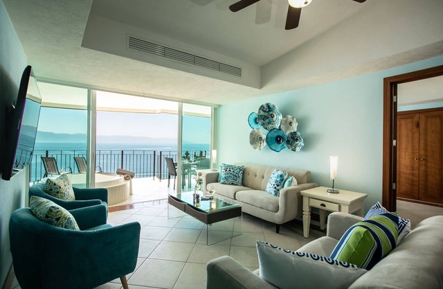 Beachfront, Luxurious Grand Venetian 3 Bedroom, Fiber Optic WIFI