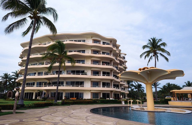 Beachfront Luxury Condo with Stunning Ocean Views!
