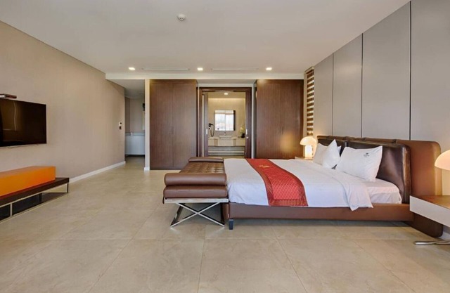 Beachfront Luxury 08-BDR Villa within Ocean Villas
