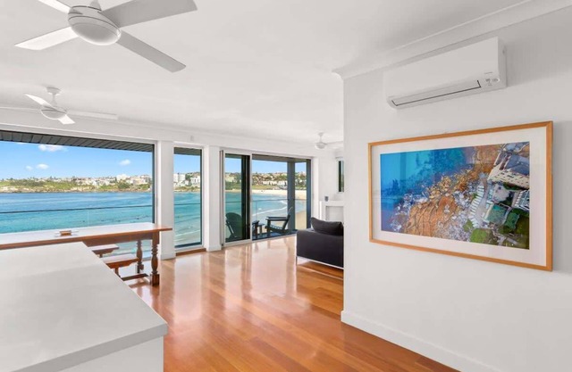 Beachfront luxury 3 beds with ocean view balcony