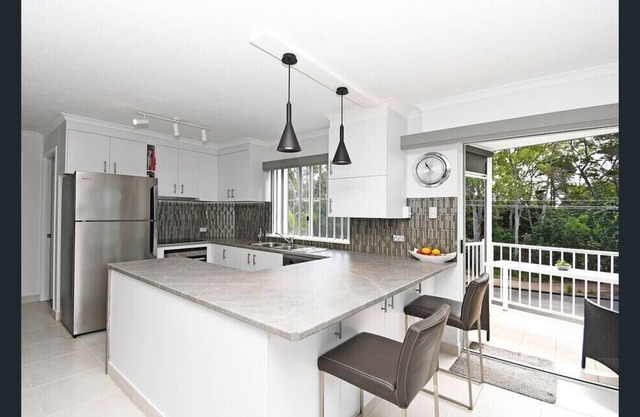 BEACHFRONT LUXURY APARTMENT HERVEY BAY
