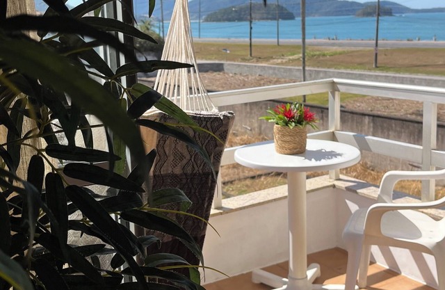 Beachfront Massaguaçu Beach Apartment in Caraguatatuba