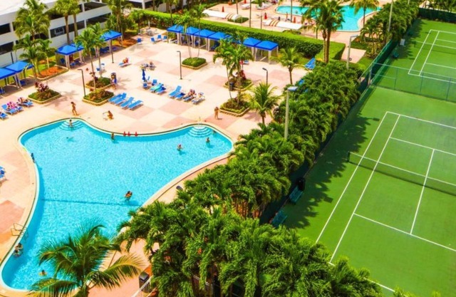 Beachfront Oasis in Sunny Isles 4BR, Pool & Tennis