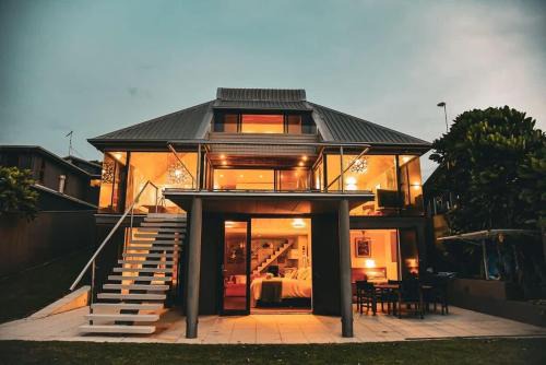 Beachfront Oakura - steps from stunning beach