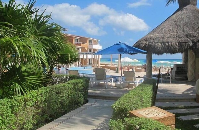 BEACHFRONT ! Ocean View ! GROUND LEVEL !