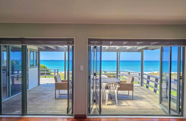 Beachfront Pad - relax and unwind