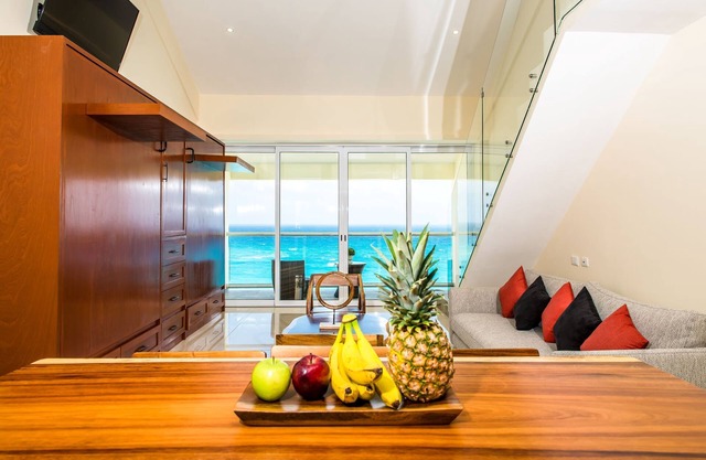 Beachfront Penthouse on the Sand! Amazing Views! Walk to Eat, Drink, Play!
