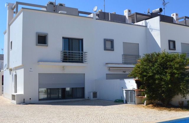 Beachfront house, Manta Rota, Algarve (Private pool, Outdoor BBQ, Free Wifi, AC .)