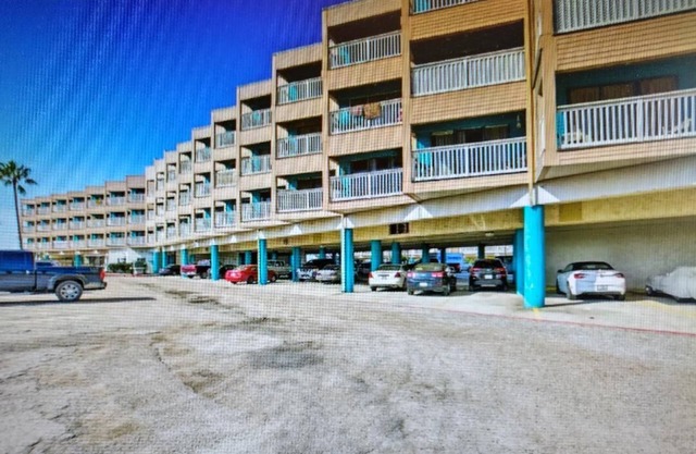 Beachfront remodeled Condo North Beach Sleeps 6