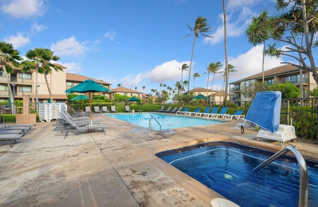 Beachfront Resort Ground Floor AC! Steps to Beach & Pool