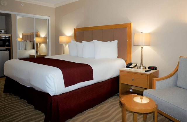 Beachfront Retreat's Serenity Awaits! Free WiFi