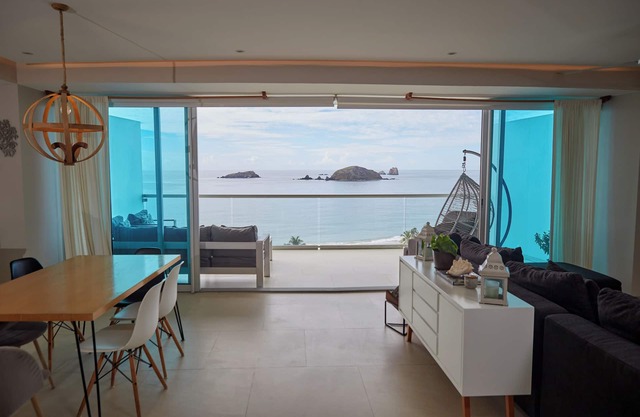 BEACHFRONT! SPECTACULAR 3 BEDROOM APARTMENT AT PENINSULA RESIDENCES IXTAPA.