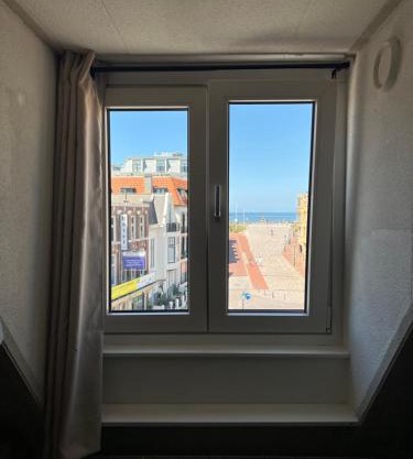 Beachfront studio with sunset view