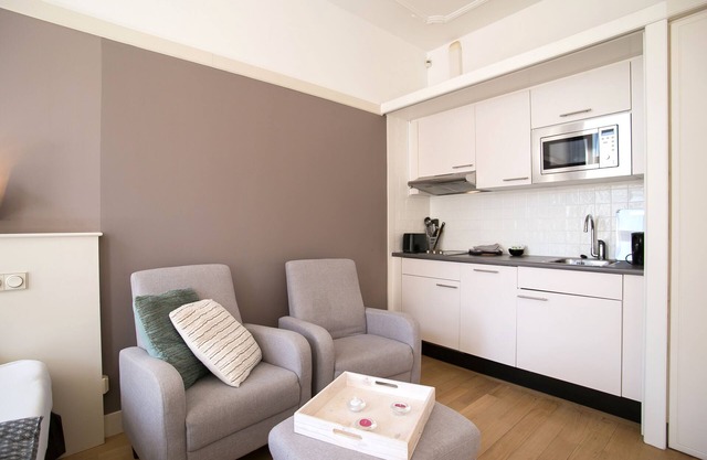 Beachfront studio with easy access to downtown