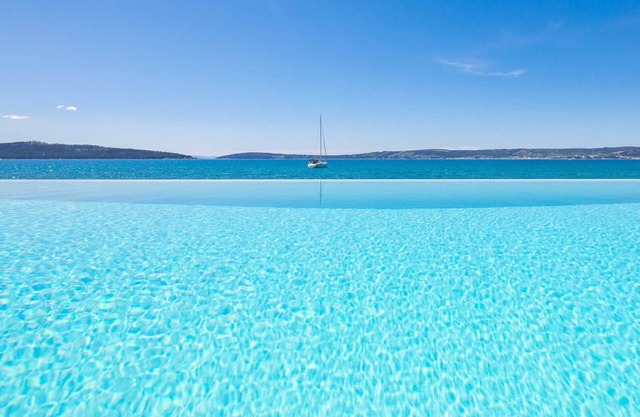 Beachfront Villa The View with Pool
