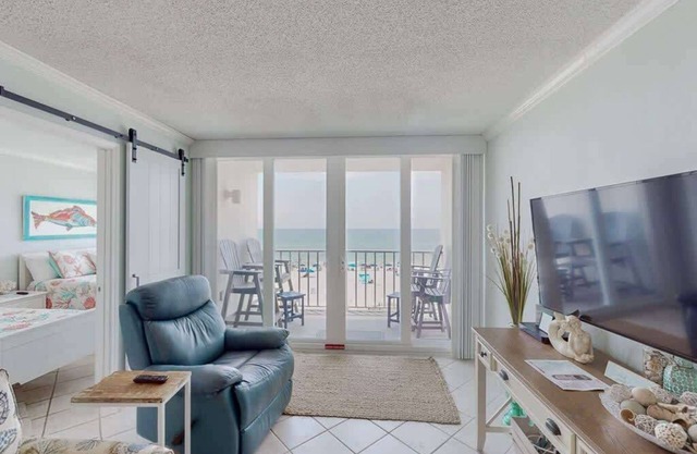 Beachfront Views|2 bedroom|Gulf Shores|Sleeps 6!