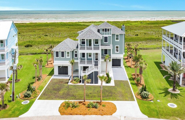 Beachfront Views w/Elevator, Multiple Decks + Community Pool & MORE!