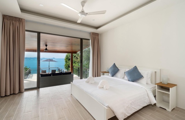 Beachfront Villa - 3 En-Suite Air Conditioned Bedrooms - Housekeeper Included.