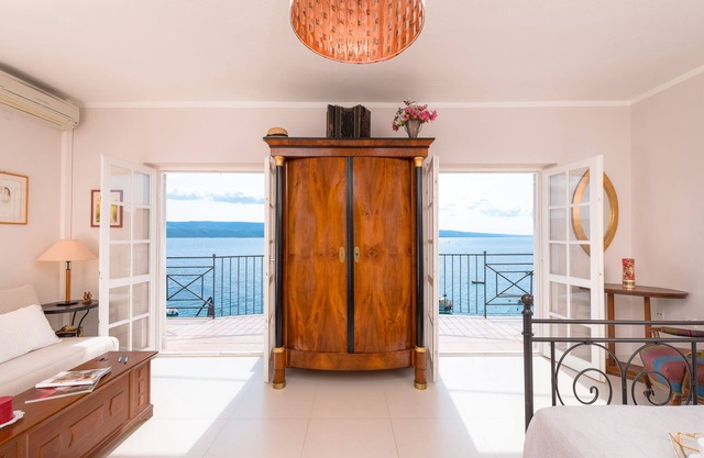 Beachfront Villa Aestas with stunning view/5 Bedrooms, 6 Bathrooms, 12+2 pax