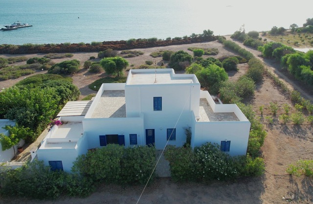 Beachfront Villa close to Kite Surf with BBQ, Garden and Seaview